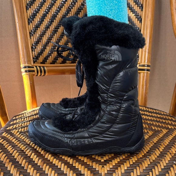 North Face Icepick Nuptse Boots - Picture 1 of 7